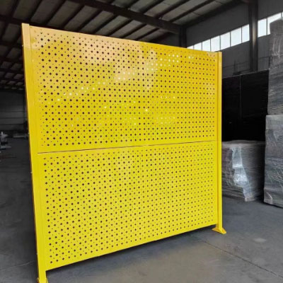 outdoor wire fence