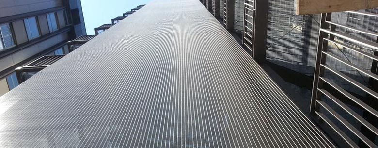 retractable mesh fence