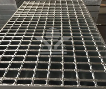 deck railing with chicken wire